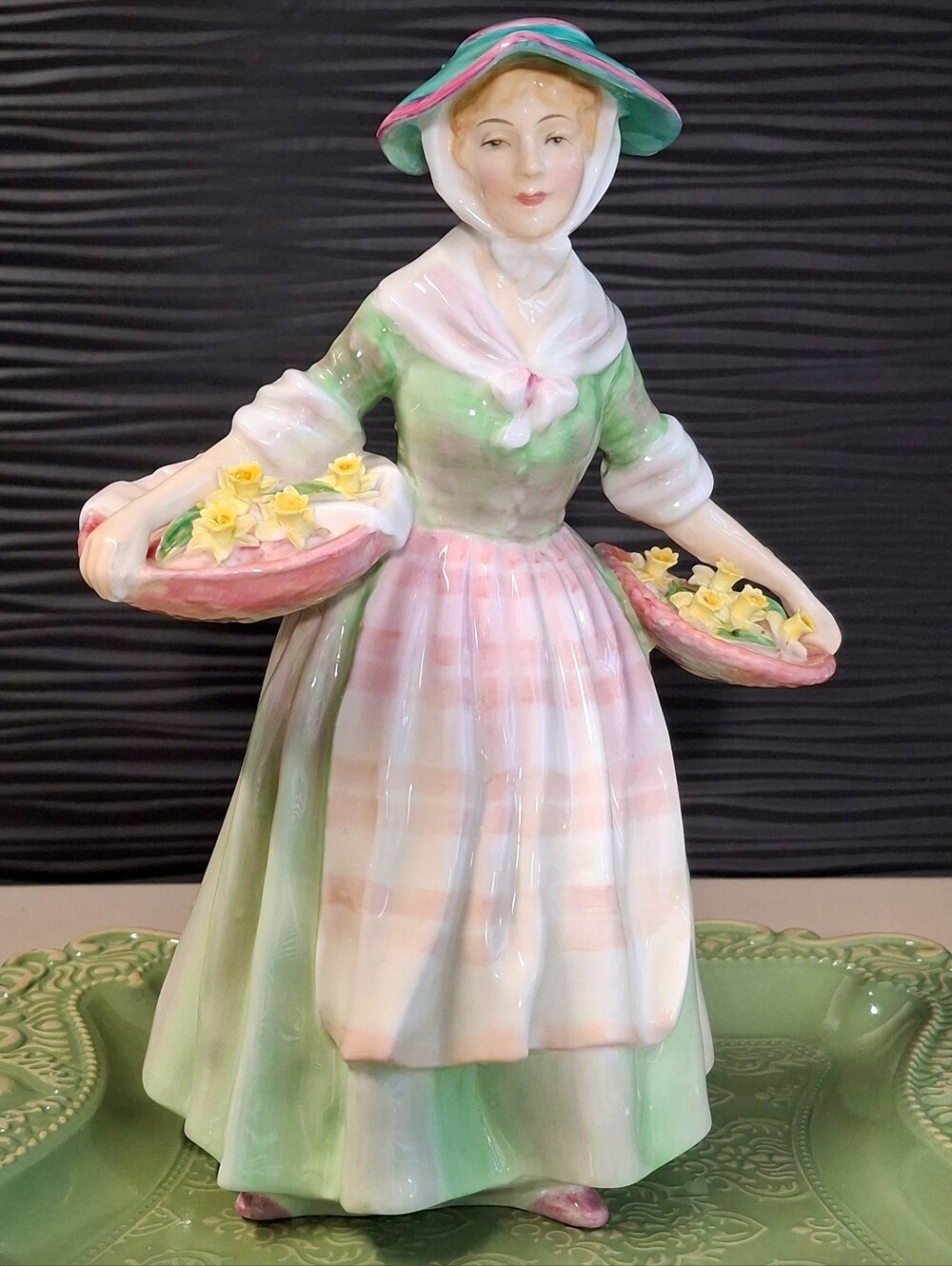 Vintage Royal Doulton HN 1712 Porcelain Lady Figurine "Daffy Dawn Dilly" 8"